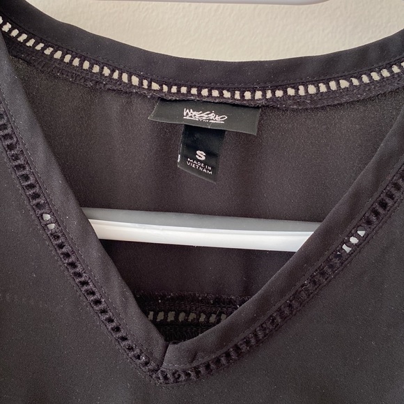 Blouse - Picture 2 of 4